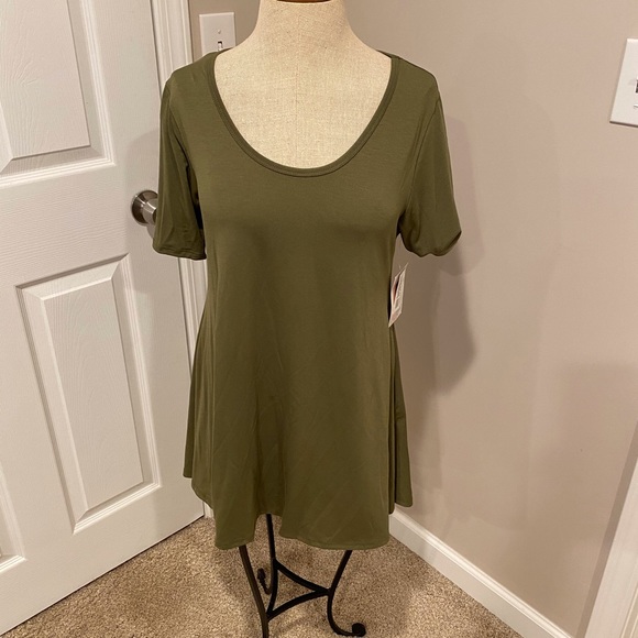 LuLaRoe Tops - LuLaRoe Size XS Olive Colored Perfect T!!